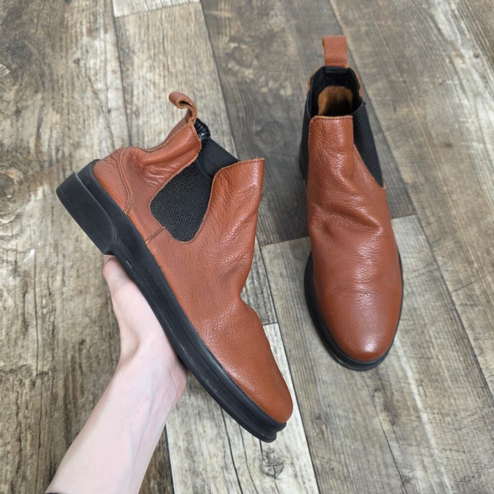 Bueno Cognac Brown Chelsea Ankle Boots Black Elastic Panels Pull On 37 6.5-7